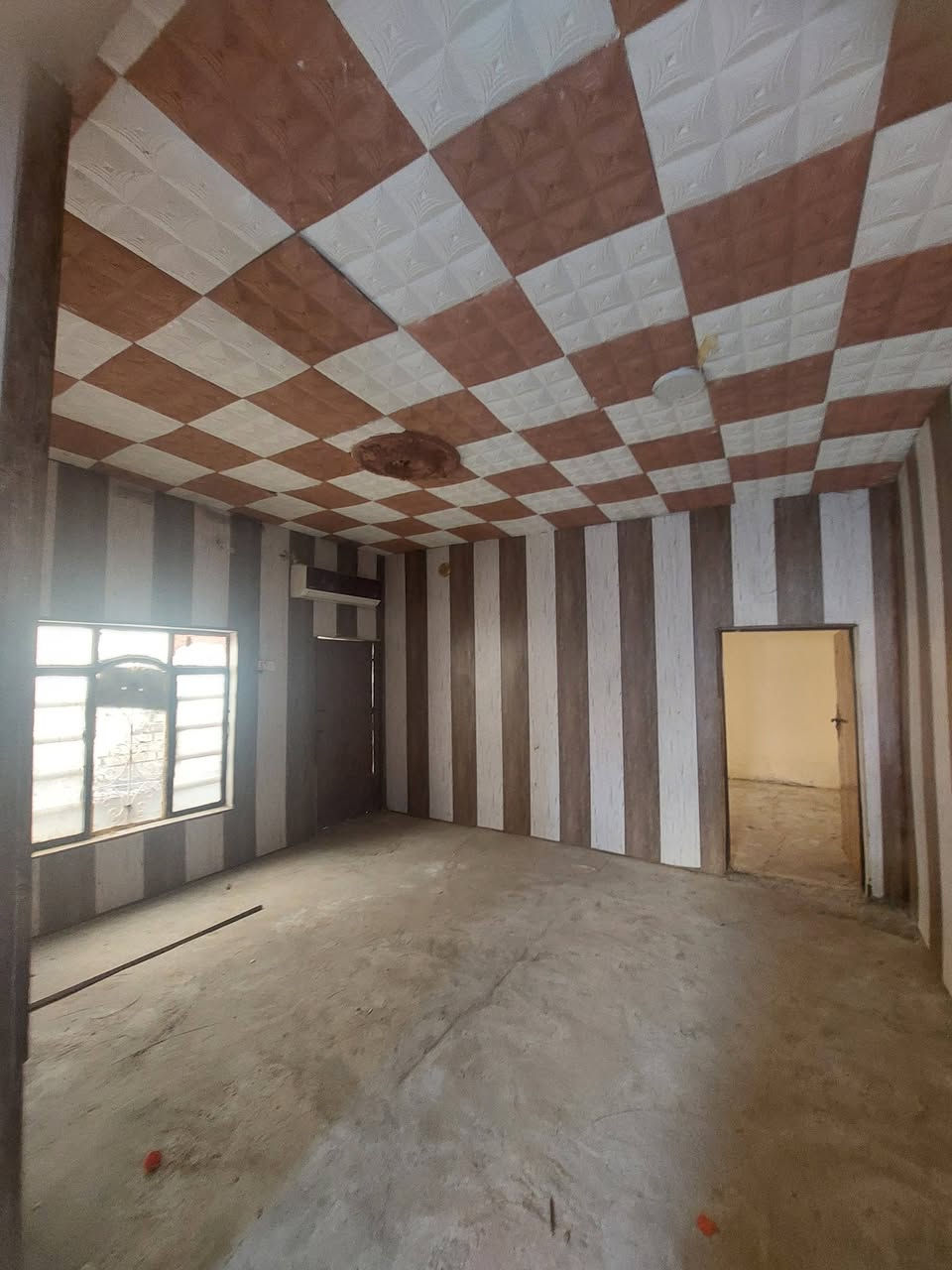 🏡 بيت للبيع في بابل / ناحية الدبلة قرب مدرسة الوركاء

📍 المساحة: ١٣٥ متر
🏠 يتكون من:
 • غرفة
• هول
• مطبخ
• استقبال
• طارمة
• حديقة صغيره

✅ بناء قديم صالح للسكن
✅ ماء وكهرباء متوفرة
✅ شارع مبلط وكل الخدمات متوفرة بالمنطقة

📞 للاستفسار والمعلومات: ***********
عنوان المكتب 📍بابل - السياحي - الحصين
فرصة مناسبة للسكن أو الاستثمار 🏹
