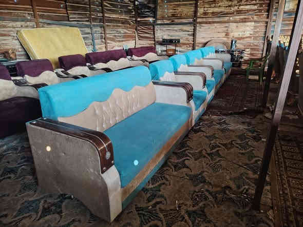 تخم ١٠ مقاعد نظيف السعر ٢٠٠ رقمي ***********
