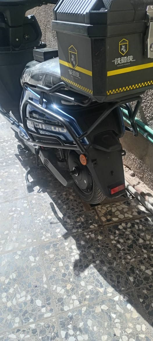 دراجه قرش موديل ٢٠٢٥ لبيع ٦ بطاريات سرعه ٧٥ كم بلساعه اني ماخذهه ١٢٥٠٠٠٠ بمليون وربع قبل شهرين ورايدهه ٩٥٠ الف ***********
