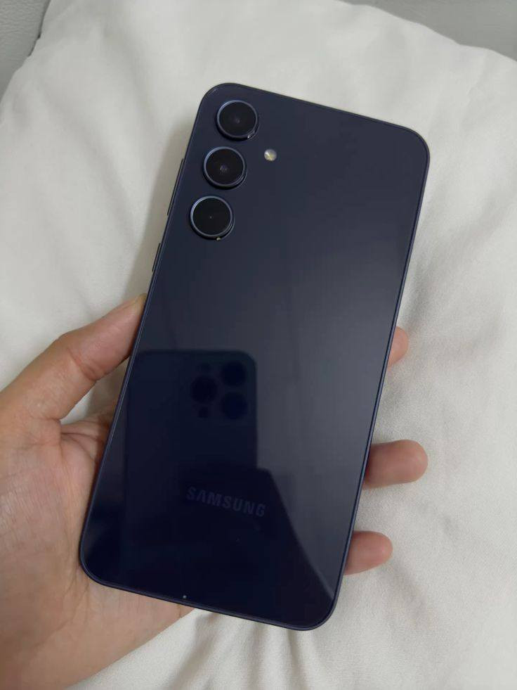 عليكم 
samsung a35 5g
ذاكره ١٢٨ عشوائيه٨
شاشه ١٢٠ هرتز  ومعالج دايمنستي ١٣٨٠
يشغل ببجي ٦٠فريم ثابت🔥وباقي الألعاب ١٢٠
جهاز نضافته ١٠٠%تجي تفحص واذا مو مطول تأخذه ببلاش
غراضه كامله +خمس كفرات وشاحن هديه 
رايده ب٢٥٠قفل🔐  مراوس بايفون او اي جهاز حسب الرغبه  حته لو انطي فرق


**إذا كنت صاحب هذا الإعلان وتريد حذفه لأي سبب، رجاءا أرسل رسالة إلى الدعم الفني**