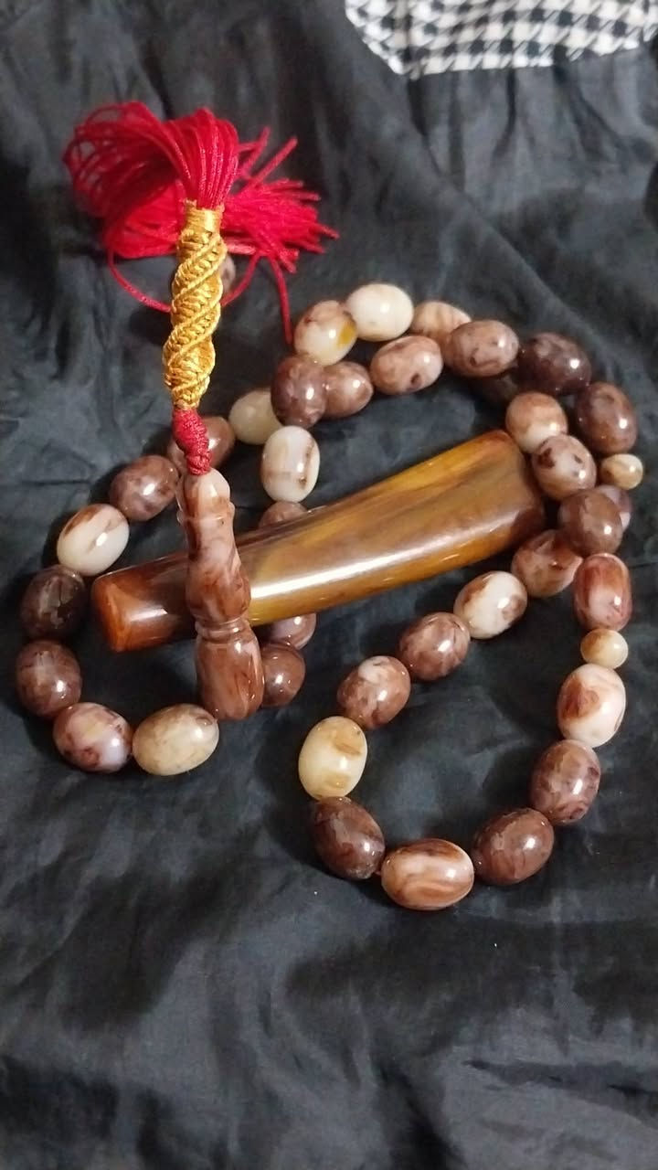 السلام عليكم مسباح مقابض الماني خرتيتي او ما يسما دبس وراشي 37 خرزه خشنه السعر 300 $ المهتم يتصل وبلخدمه ***********
