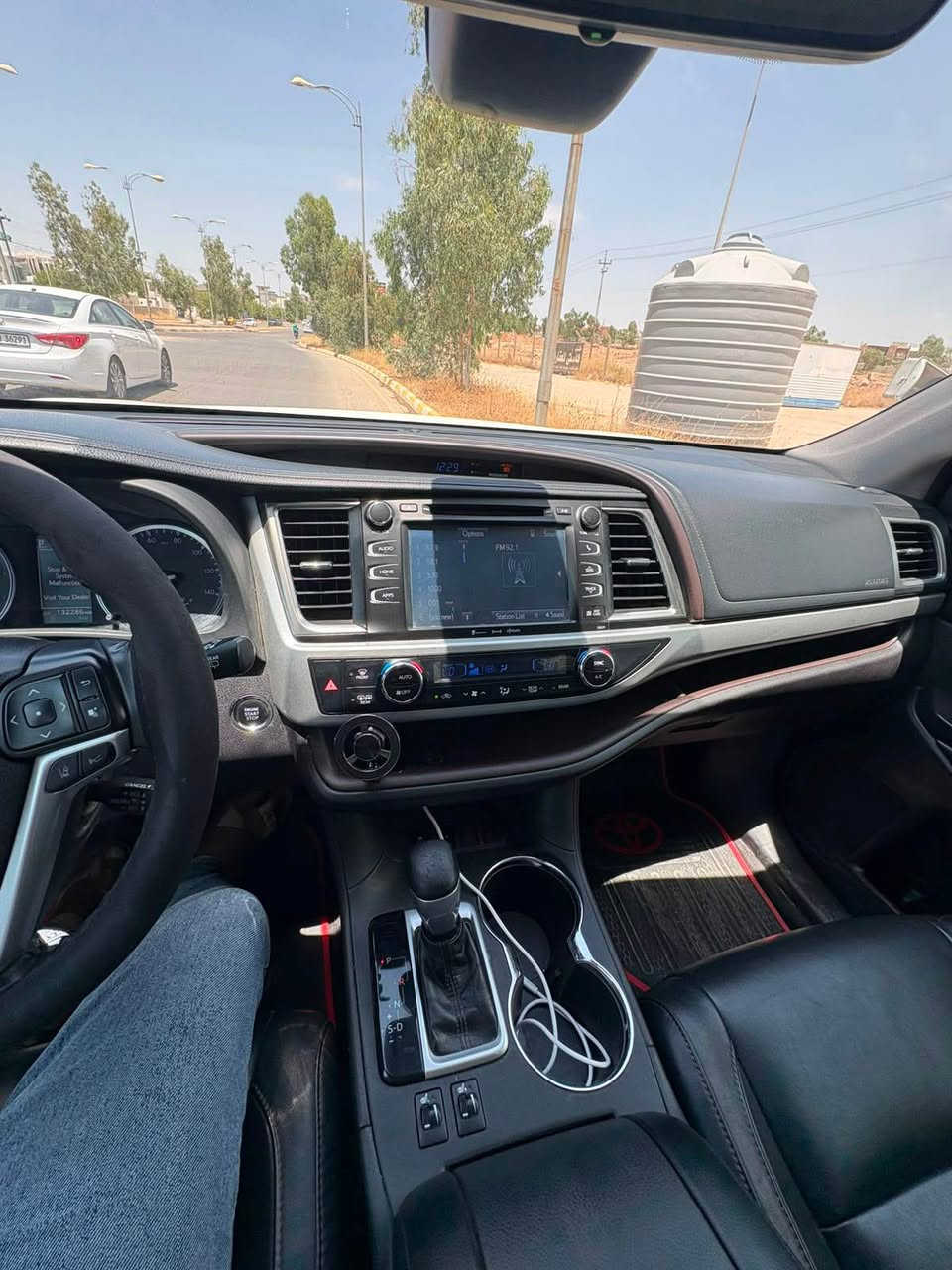 هايلاندر ٢٠١٨ xle
فووول مواصفات
محرك ٦ سلندر افيلون

بيها بس بنيد صبغ بدون ايرباگ مع مكانين زغير بارد
ماشية ١٣٠
شينكة سنوية كلها جديد بسمي سياره
 سعر كلش مناسب
٢٣٤ و بيها مجال 
مكان سياره كركوك

رقم موبايل ***********
*********** كركوك, العراق
