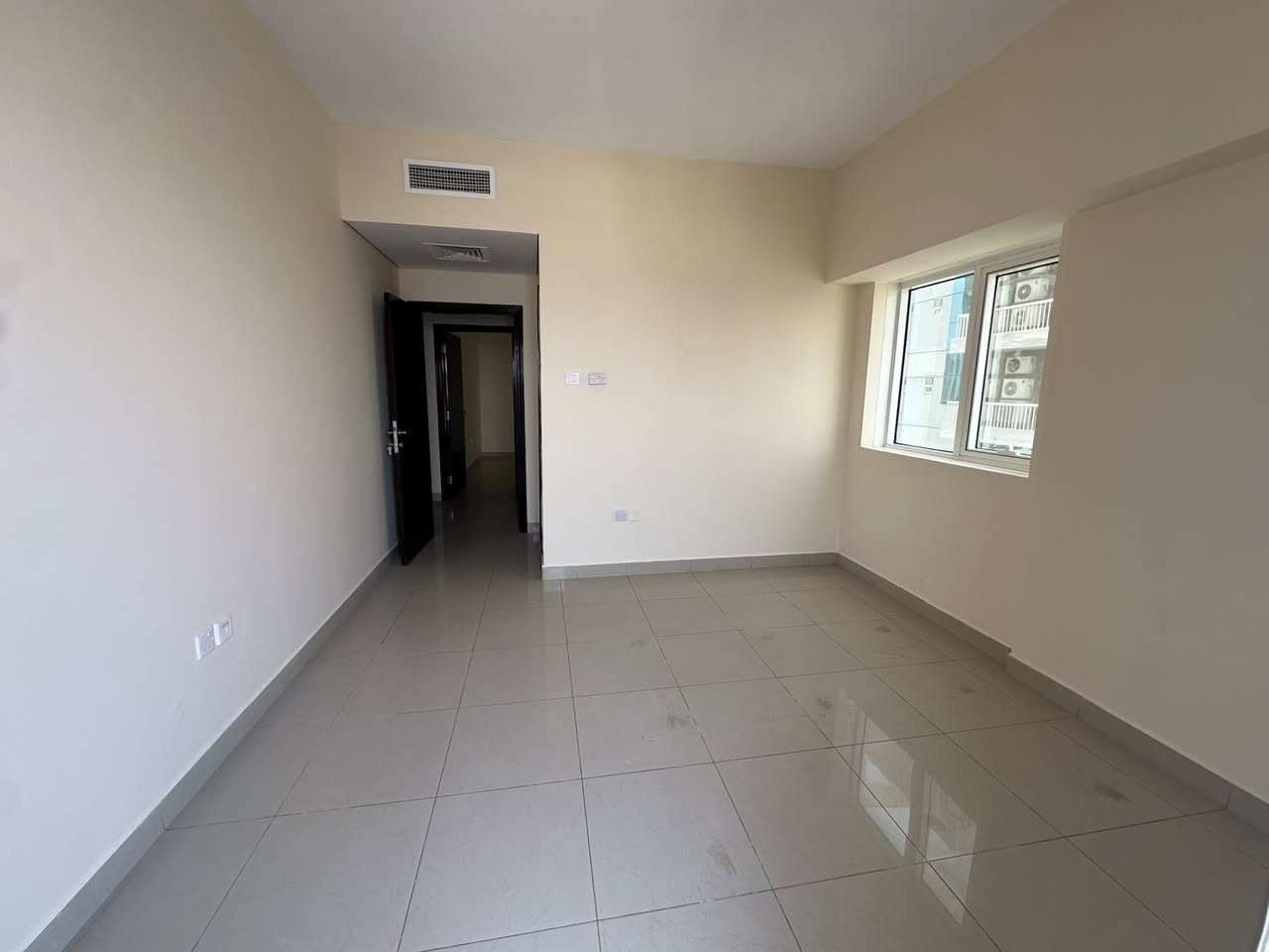 📞 @ [12***********959:13708:056 946 1030]

🏡✨ **شقة 3 غرف وصالة للإيجار – التعاون | الشارقة** ✨🏡

فرصة رائعة للسكن العائلي في منطقة التعاون، بموقع مميز ومساحة مريحة وقريبة من جميع الخدمات.

🔹 **تفاصيل الشقة:**
🛏️ 3 غرف نوم
🛋️ صالة واسعة
🚿 3 حمامات
🌿 بلكون
📐 مساحة مريحة للعائلات

🎁 **مميزات إضافية:**
🚗 باركينغ مجاني

📍 **الموقع:**
التعاون – الشارقة
📌 منطقة حيوية وقريبة من الأسواق والمدارس والخدمات
🛣️ سهل الوصول إلى دبي

💳 4 أو 6 شيكات

📞 **للتواصل والاستفسار:**
📞 @ [12***********959:13708:056 946 1030]

#شقة_للإيجار 🏠
#ثلاث_غرف_وصالة
#التعاون #الشارقة
#3_حمامات
#بلكون 🌿
#باركينغ_مجاني 🚗
#عقارات_الشارقة ✨
#سكن_عائلي 🏡
