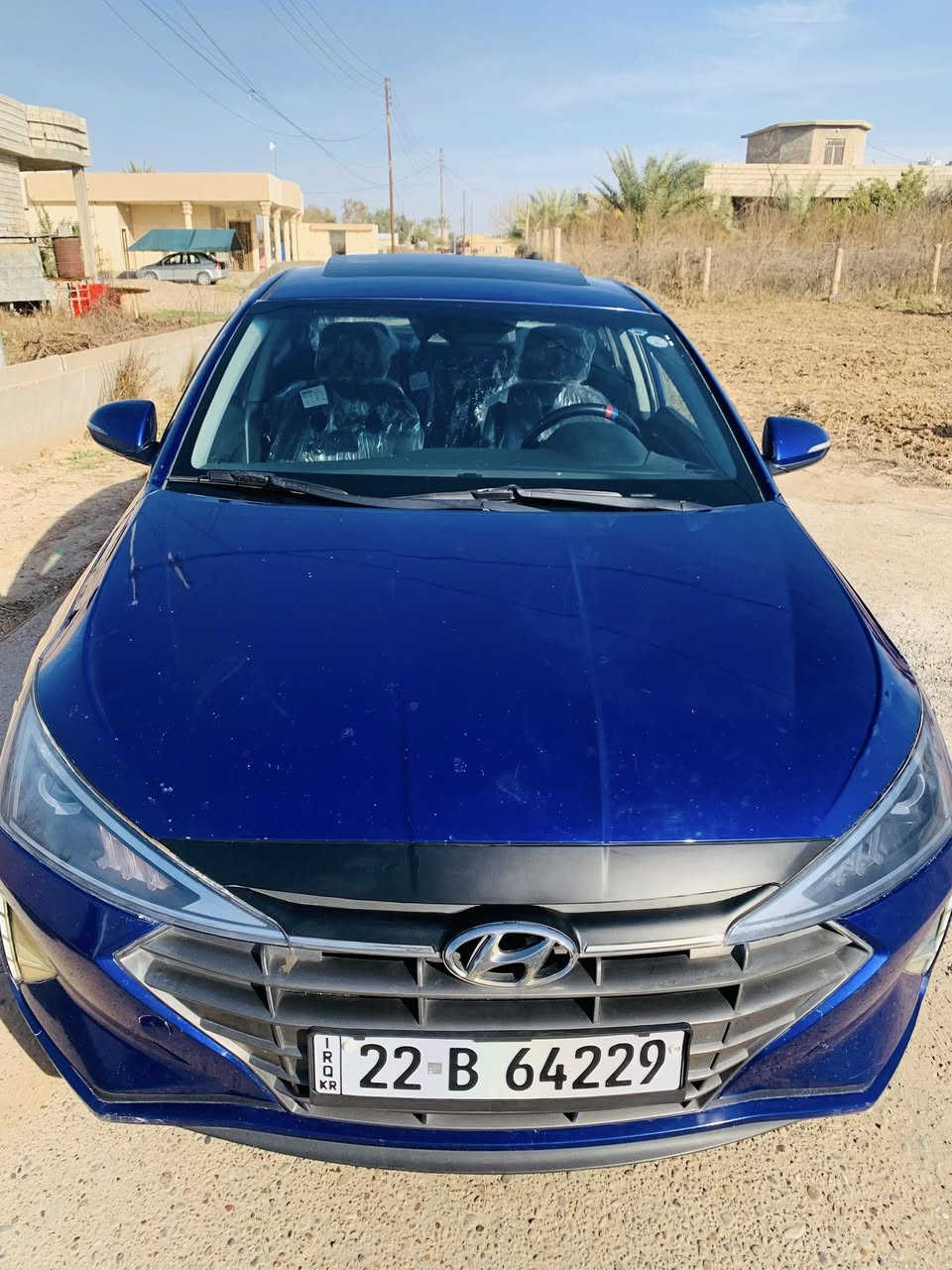 السلام عليكم
 النترا 2019 لون ازرق 
ضررها بنيد وجامرلغ مصبوغات
بصمة 
تحكمات ستيرن 
تدفئة كشنات 
رادارات
تدفئة تبريد
فتحة سقف
***********
