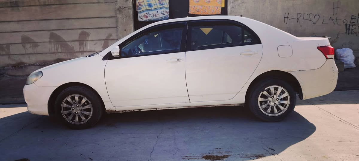 للبيع بيوايدي 2014 مزاد وزارة الداخلية محرك كير شرط
تخم تايرات جديده 
بصمه 
كتابه كامل وشرط الوكاله والترقيم 
تترقم كركوك فقط
ضربته بيه جامرلغ وباب السكن مبدلات بلادي 
سعره 35 ورقة وبيه مجال مكان كركوك ***********
