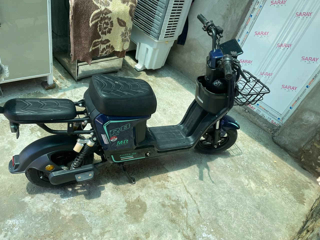 السلام عليكم دراجه للبيع نوع R8 بطاريات جديد مستخدمات شهر نضافه ٩٥  حساسات شغالات اشاير شغالات فول نضافه السعر ٤٠٠  وبيهة  مجال للاتصال على الرقم ***********  مامتواجد عل إنترنيت
