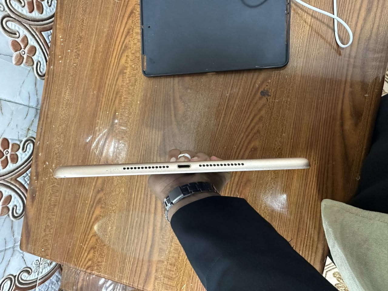 ايباد الجيل السادس ما مفتوح ولا مبدل بي اي قطعه نضيف زلغ ما بي يفيد للدراسه كارتونه وياا سعره 160 للاستفسار ***********
