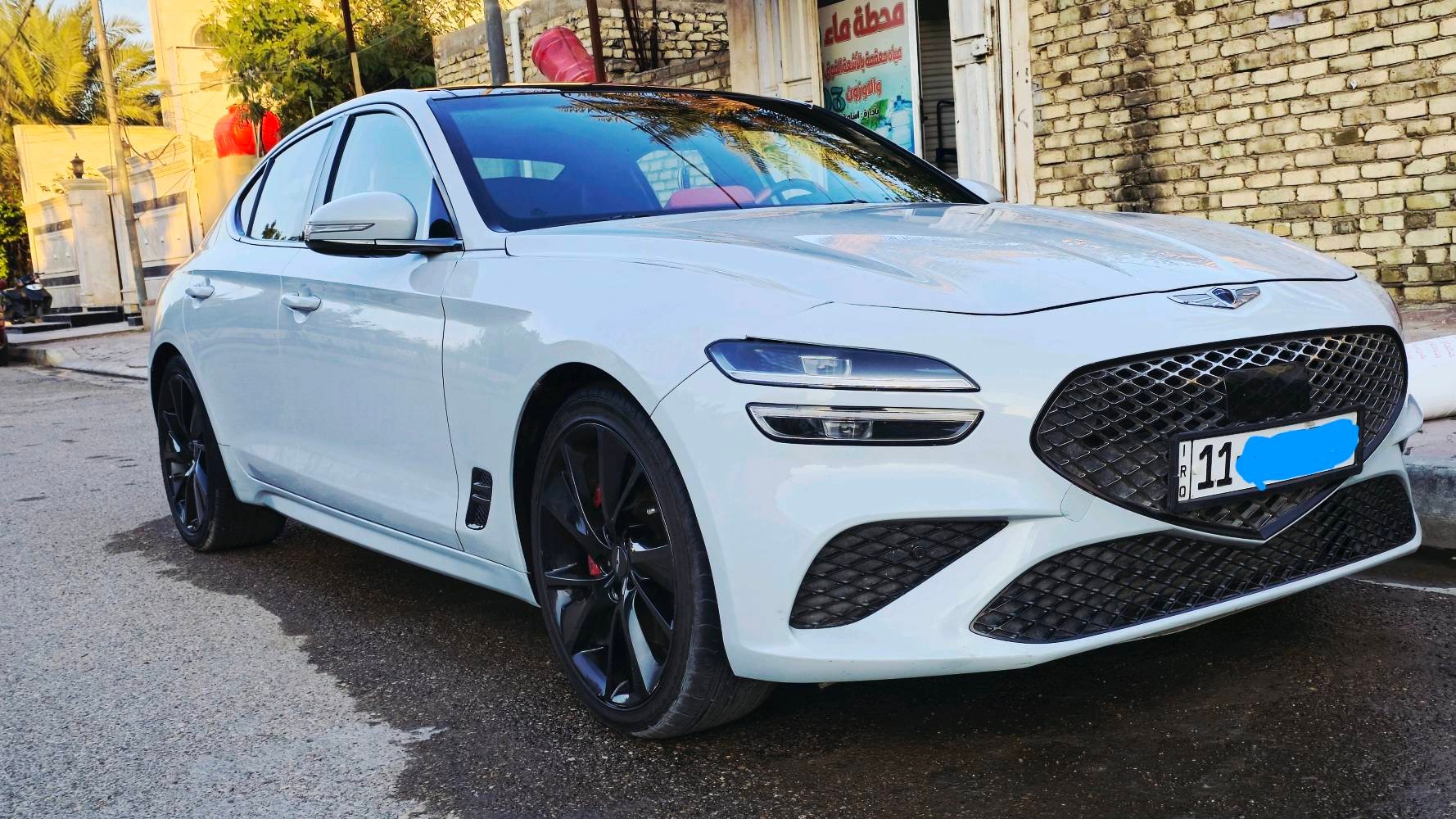 genesis g70 2022 
رقم  بغداد الدولي هزه جديده 
عداد 52 الف كيلو قابل للزياده
مُحرك السياره  6 سلندر توين تيربو 
مزود بشوته وعطاس وكاله K&N  الامريكيه 
• لون سموك 
•داخل لون اسود مطرز ب احمر
كير مكينة كفالة كلها بلادي
بيع او مراوس بسياره عاليه 
سعرها 225  
مكان السياره واسط 
واتس ***********

