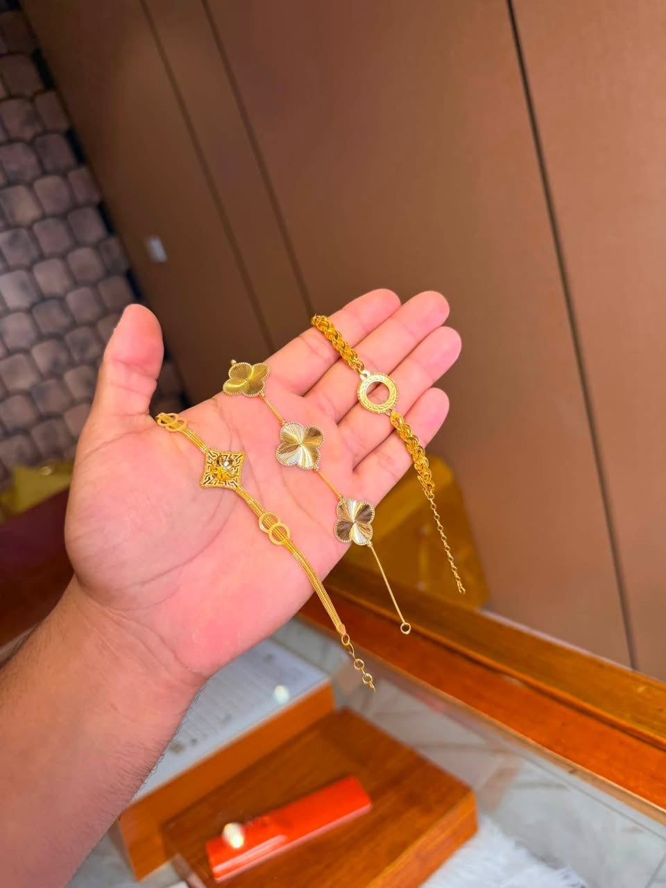 💎احدث واجمل الموديلات 💎 

   .. خليجي . أيطالي ..  موديل حديث 

                 تتوفر  موديلات أخرى داخل المحل 

💎صياغة ومجوهرات محمد سليم 💎 
للاستفسار  مراسله الصفحة او  الاتصال

***********
