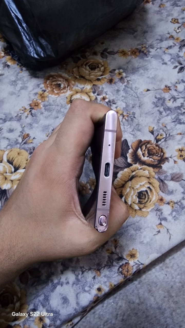 السلام عليكم للبيع نوت 20 الترا شرق جهاز كلش نضيف ومابي اي مشكله فقط مبدل خطين ببجي 90 فريم بدون ملحقات مراوس او بيع سعره 350 وبي مجال بسيط حك جيه 
مكاني ديوانيه
الهاتف. ***********
