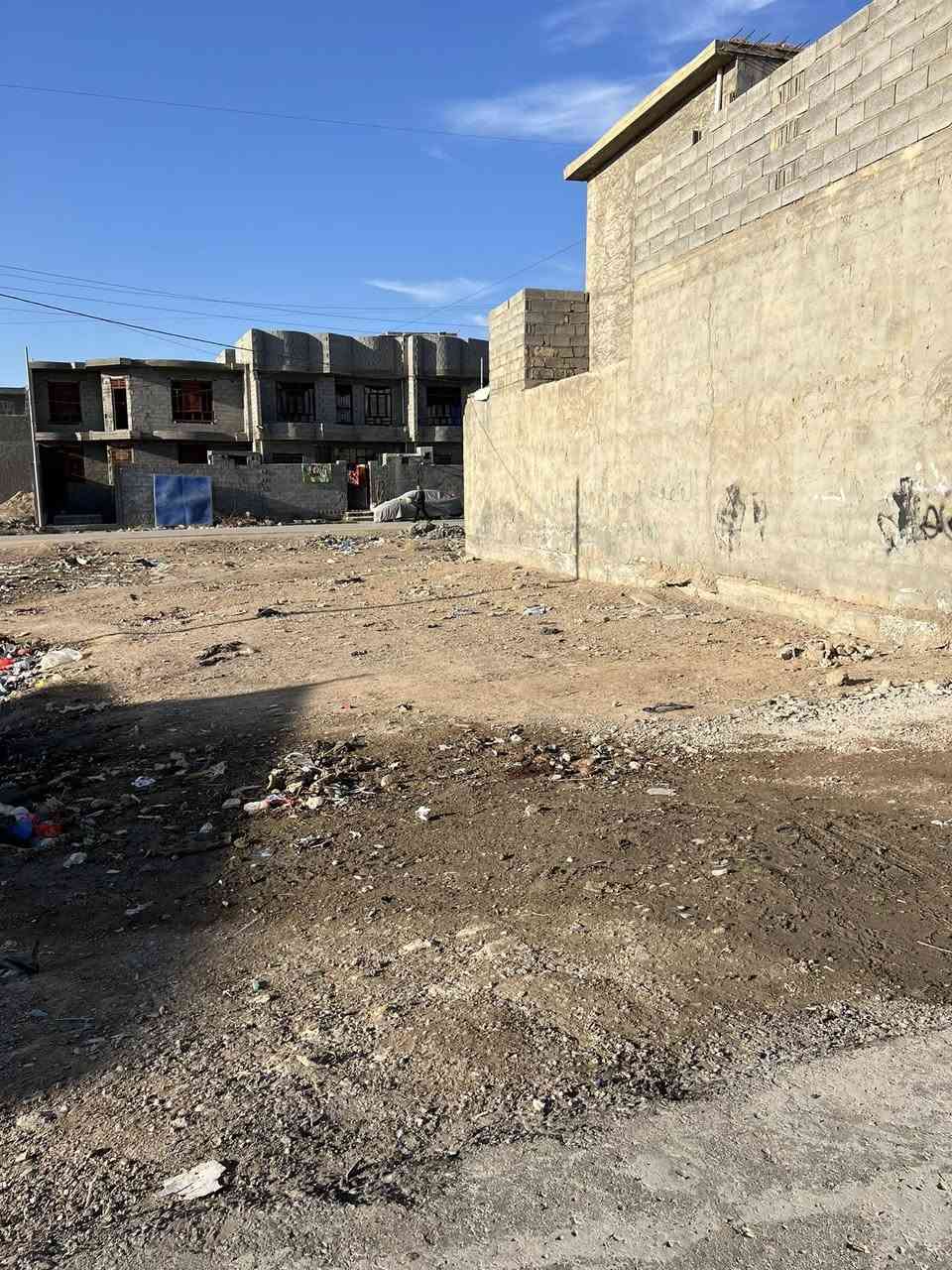 قطعه 151 متر للبيع  ب السكنيه منطقه البجويله غريبه من الشارع العام طابو ملك زراعي سند 25 تحويل مباشر شارع 10 تبليط واجه 8.40 السعر 17 وبيه مجال للاستفسار ***********
***********
