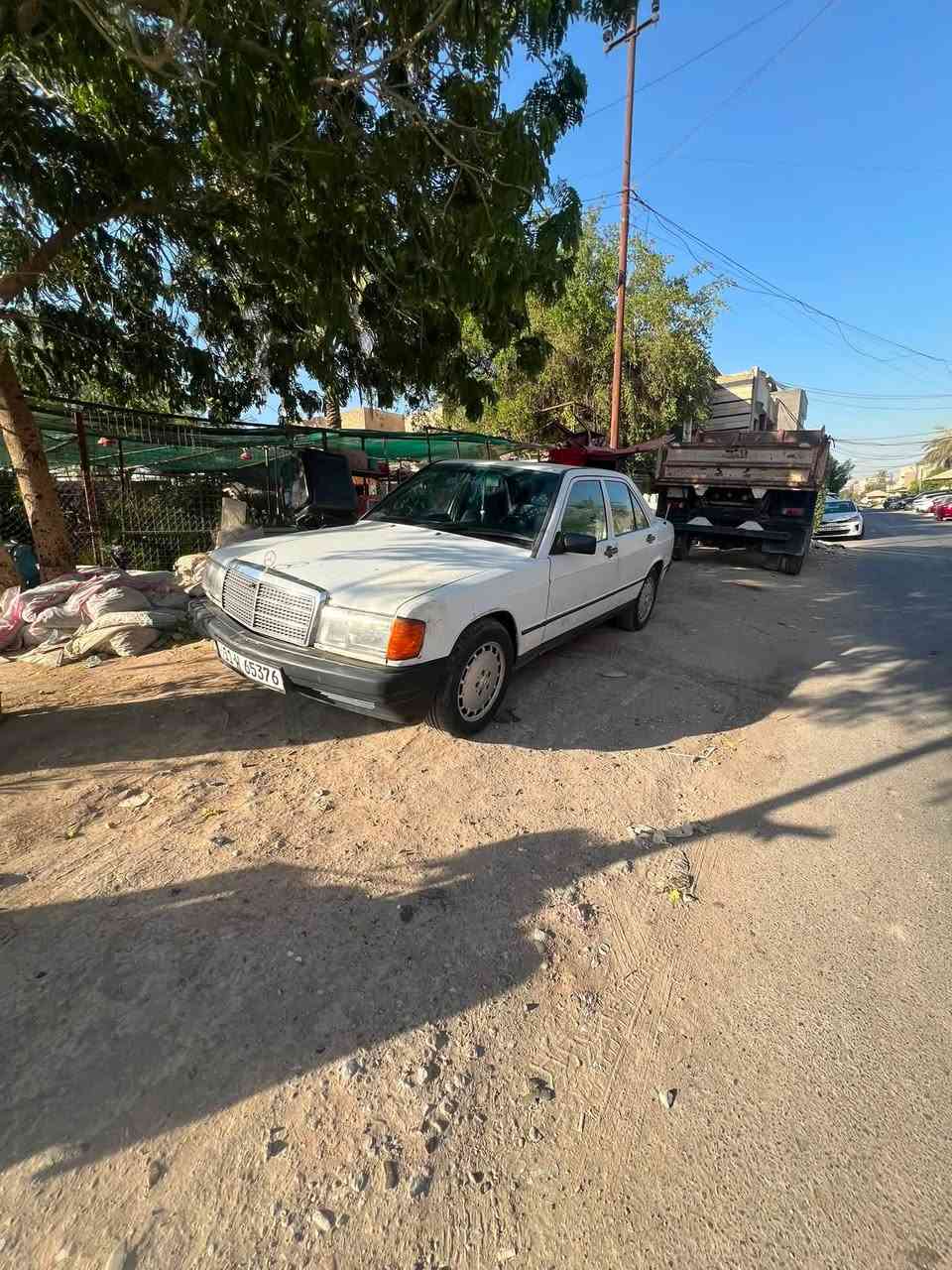 ‏سلام عليكم سيارة Mercedes 190 طيارين للبيع محور بطة اثنين ونص السعر على رقم الموبايل إن شاء الله وياكم *********** خلي خير يدلل عشان ما يشتري
