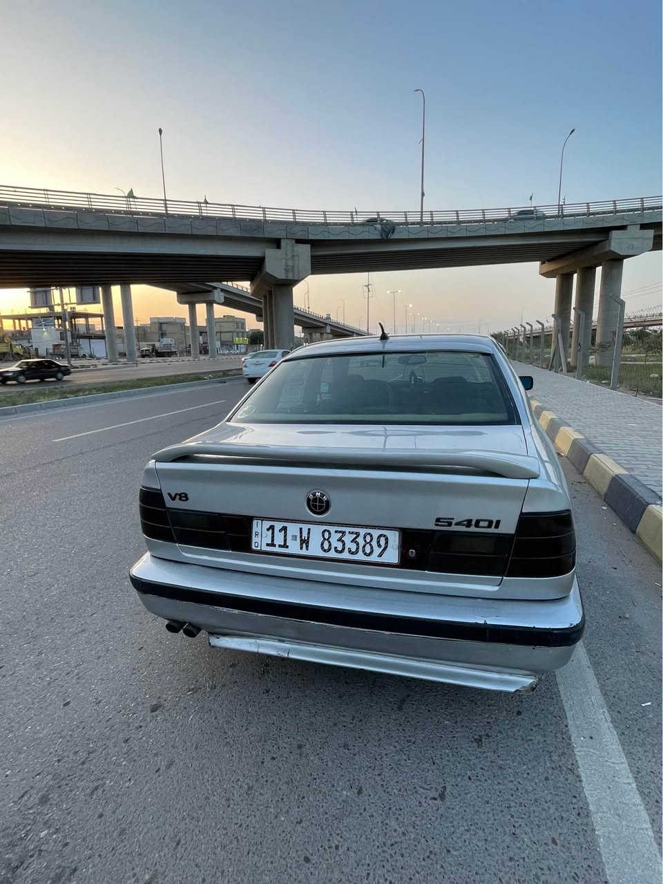 السلام عليكم 544i للبيع موديل1994سياره جاهزه كير محرك جدد حداديه ٧٠ ٪؜نضيفه ستيرن كهرباء تخم تاير جديد وباتري جديد تخم لايت زينون بك لايت دخاني جديد السياره مسويله ادامه من كلشي منضومه البانزين و البلكات تبريد شغال رقم انكليزي راعيه صاحبي شوكت متريد مداور او وكاله  كهربائيات كله شغاله مكاني نجفً السعر68 وبلخدمه***********
