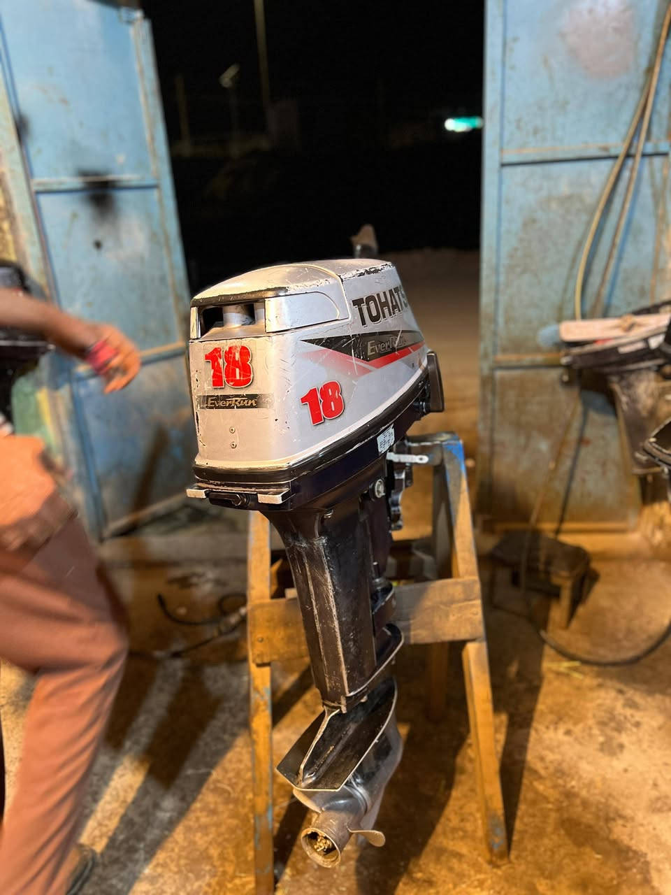 18توهاتسو محرك أبيض ياباني موديل 14 شفت قصير 
مكينه مجفته كامله مكمله اي شي ماعايزه
سعرها 700مع التوصيل جميع المحافظات 

***********
