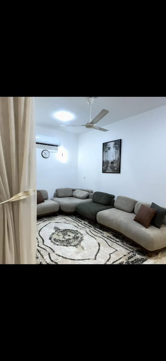 سلام عليكم اخوان🌹رمضان كريم عليكم 

بيت جديد في #مجمع_اللؤلؤة_السكني في كربلاء المقدسة
البيت جديد جداً جاهز للسكن (يحتوي على مطبخ HDF وسبالت عدد ٤ ✅
اثاث كامل مثل بالصوره تاخذوا
زوالي واحهزه كامل
تجهيز جديد كم شهر مشتريهن 

مساحة 200م في المرحلة الاولى جاهز للسكن(في الفرع الرابع) 
خدمات كاملة في المجمع (مي وكهرباء وتنظيف وسكيورتي )

البيت طابقين 

الطابق الارضي صاله ومطبخ واستقبال مع صحيات وحدائق داخليه (٢) وغرفه نوم( ٢) مع صحيات 

الطابق الاول غرفه ماستر كبيره جدا مع صحيات

وسطح داخلي  ومن الممكن بناء غرفه جديدة في الطابق الاول 

✅السعر ٢٢٠ مليون مع الاثاث ينباع جاهز للسكن مباشرةً
البيت  بي سند وتحويل مباشر بأسم المشتري

للجادين في الشراء الاتصال
🔻***********🔻
