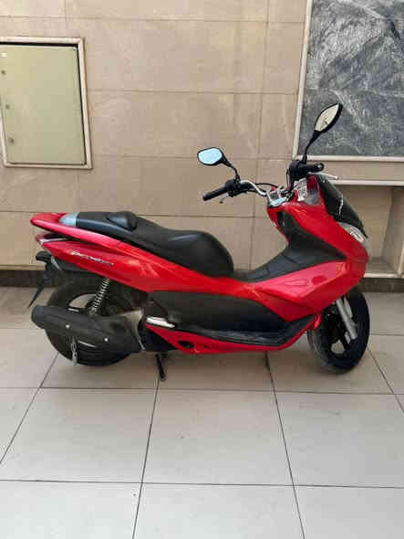 بي سي اكس 1500cc جديده جداً برغي ممفتوح بيها 
صدر جديد 
كشر جديد
ستاند كهربائي 
الدراجه فول 
مكانها بغداد المنصور
***********
السعر 16 ورقه
