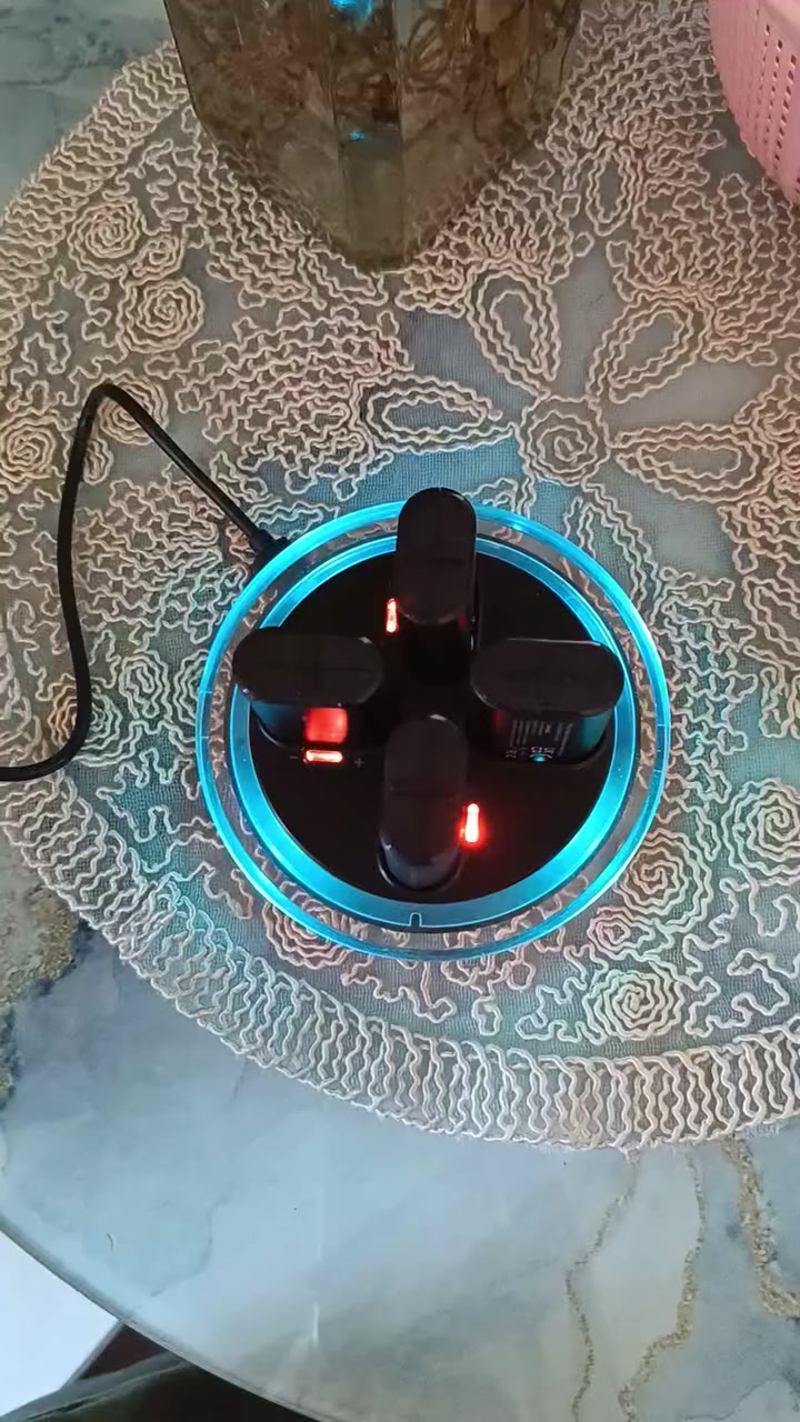 شاحن مع 4 بطاريات للأكس بوكس سعرهن 25 مكانهن بغداد حي القاهرة تلفون *********** او *********** الخطين بيهن واتساب توصيل بغداد فقط او تعال اخدهن هلا بيك
