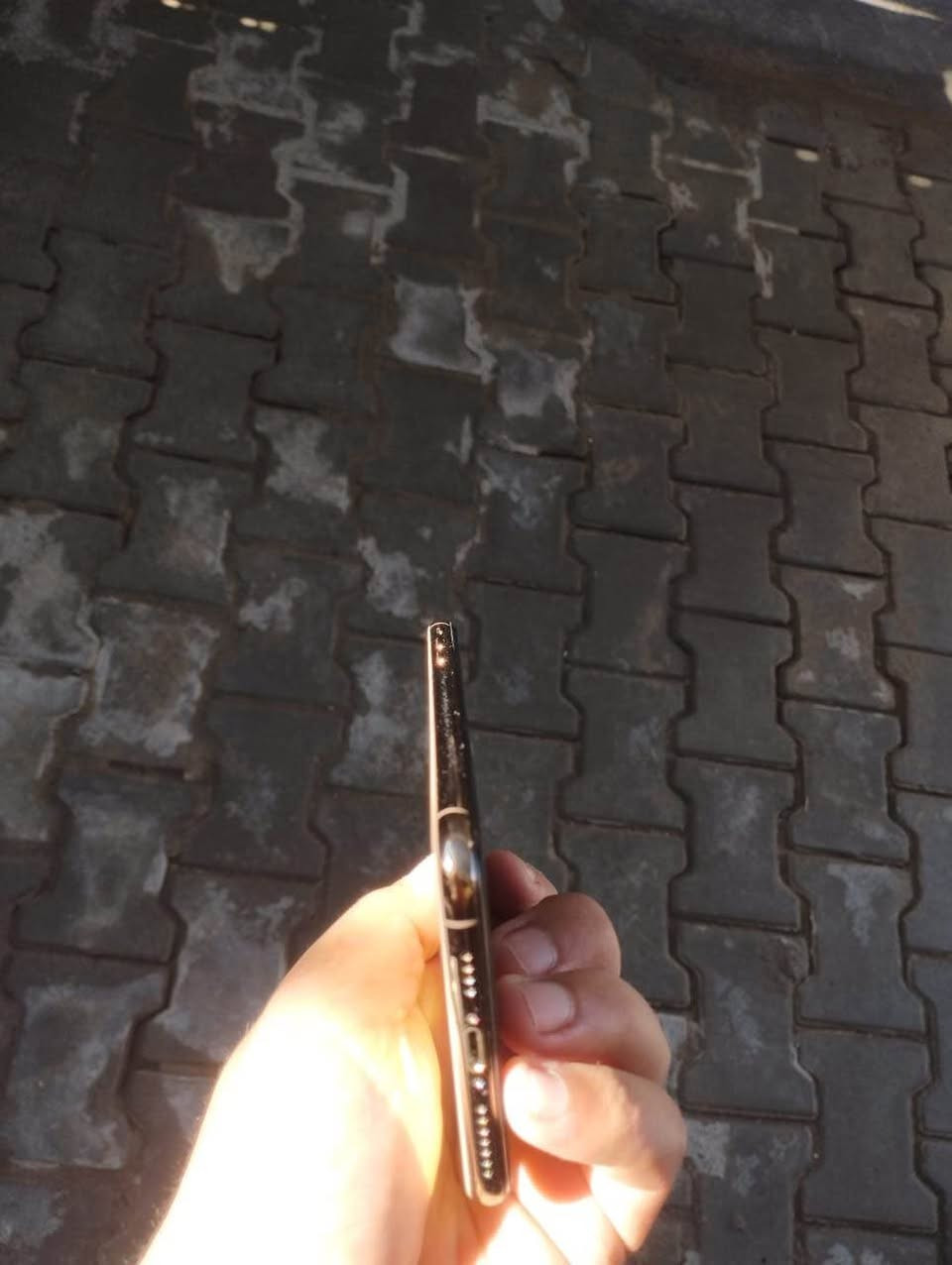 السلام عليكم ورحمه الله 
ايفون اكس اس ماكس 
ذهبي 
ذاكره ٢٥٦ 
مبدل قطعه وحده بطاريه فقط لا غير 
وفيس ايدي واكف بس شاشه ممبدله بلاديه
للبيع فقط  ١٧٥ونهايته١٥٠ قفل قفل قفل مستعجل عليه عدي شغله بفلوسه اليوم 
هذا رقمي *********** بي واتساب 
مكاني بغداد الحسينيه الراشديه وتوصيل ماعندي بغداد, العراق
