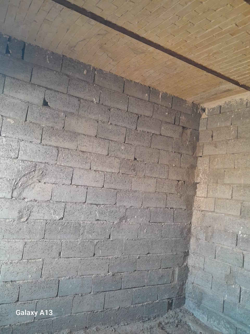 سلام عليكم هيكل كامل مسكوف قريب عل شارع عام تصعد ٥٠٠ دينار يذبك بل كوفه معوز مليونين ويكمل  تفاصيل واضحه شارع تبليط خدمات ماء كهرباء مساحة ١٠٠ متر الوجهيه ٥ ونص نزال ١٨ سعره ٢٥ مليون وبي شويه مجال شراي يتصل ***********
