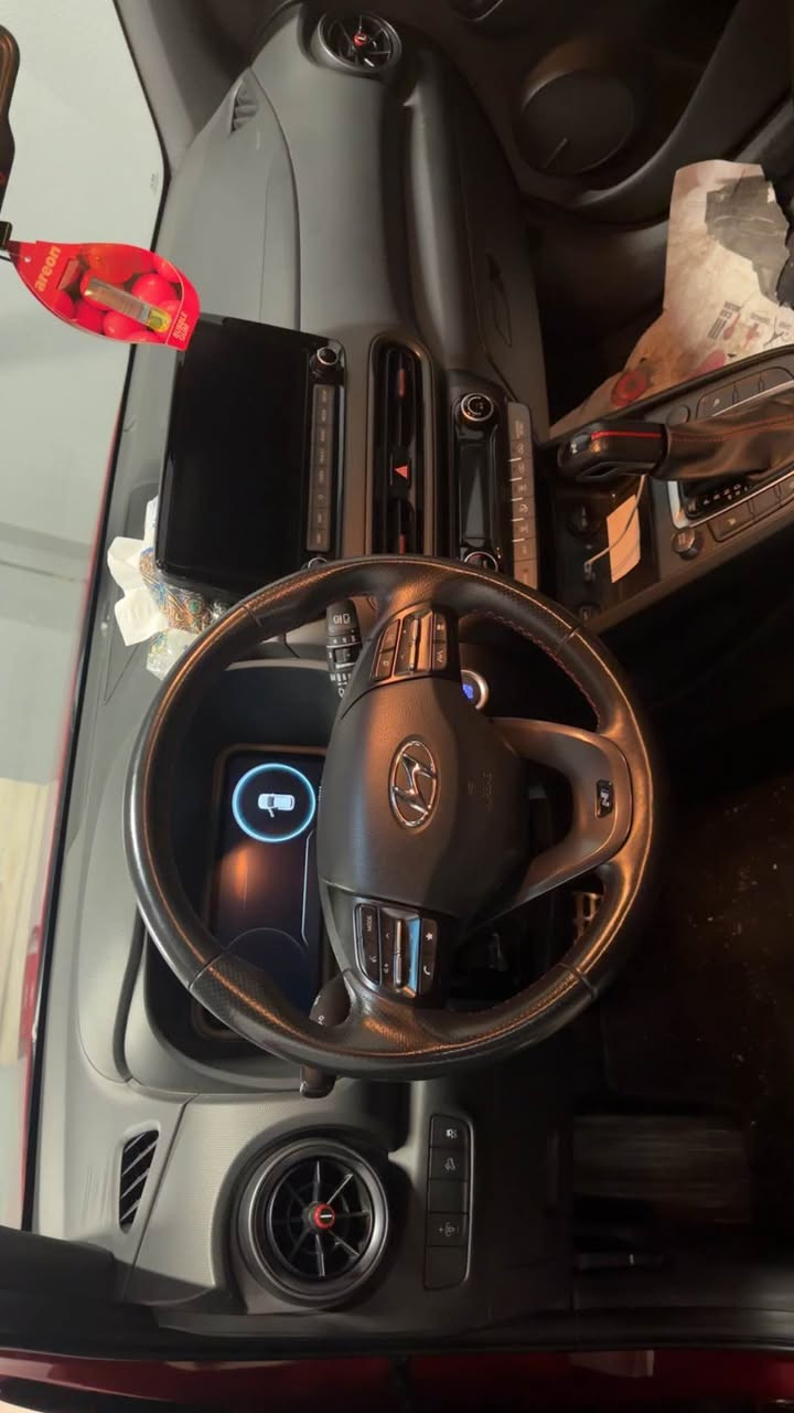 سلام عليكم 
للبيع هونداي كونا ان لاين فول موصفات ١/١
موديل 2023 
ماشيه ٢٢
فتحة سقف 
رادارات امامي 
رادار جانبي 
كامره خلفيه 
توقف ذاتي 
شاشه كبيره 
رون دجتل 
فول اعلى فئه بل موصفات N Lin معروفه 
حادثه مثل مموثحه بل صوره قبق جنطه فقط 
سياره جديده جدا احلى من الصور 
رقم شمالي بسمي تريد تحويل تريد وكاله حاضر 
عنواني بغداد المنصور 
***********
وتساب متوفر بغداد, العراق
