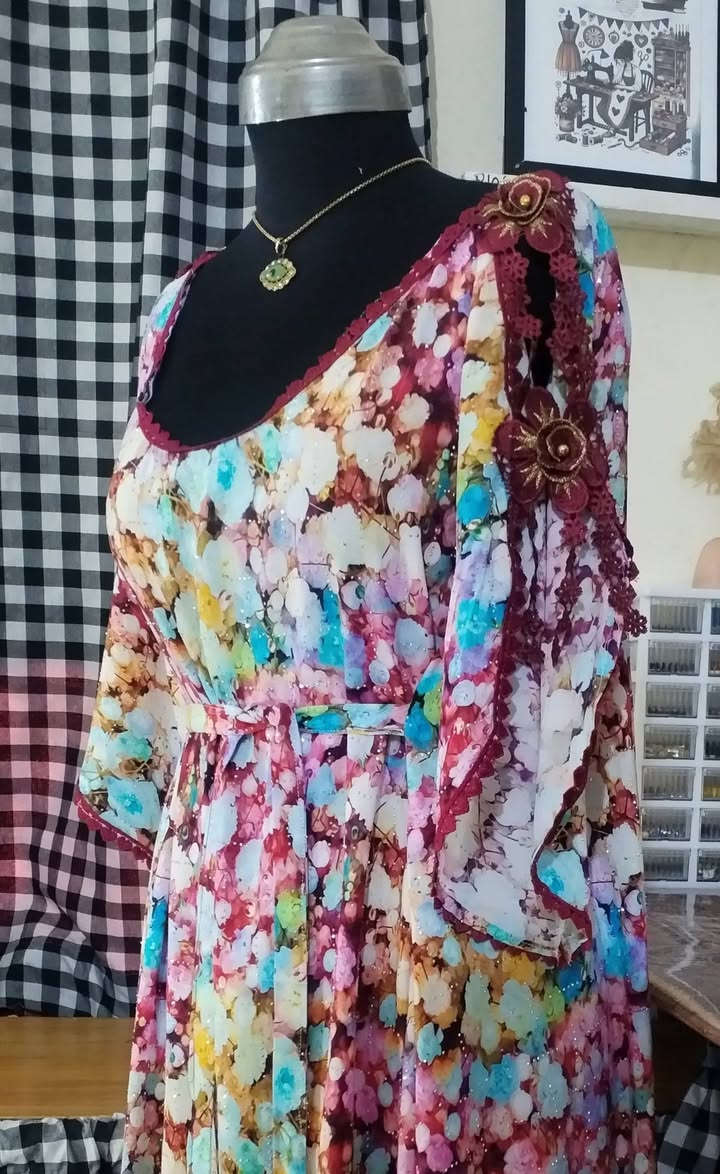 مساء الخير والعافيه 🌹
فصال جديد كشمير ستراس وبالعافيه لزبونتي  الورده 🌹🌹
اي موديل قابل للتنفيذ مكاني الكوت منطقة تموز متوفر خدمة توصيل لجميع مناطق الكوت والمحافظات


**إذا كنت صاحب هذا الإعلان وتريد حذفه لأي سبب، رجاءا أرسل رسالة إلى الدعم الفني**