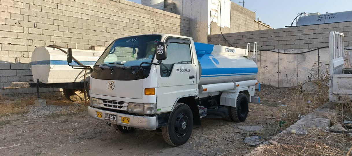 توێتا دانیا بۆفرۆشتن 16 بی مۆدیلی 1997  ئارم پلاستیک سلێمانی پێش لەویە وەرەق لەژێر گێر و مەکینە و ئەکسل بەشەرت تەنکیەکەی لۆکە گەڵبەنایز شەش تایەی لۆک سۆندەو مۆلیدەی لەگەڵە  کامل جائیز ***********
