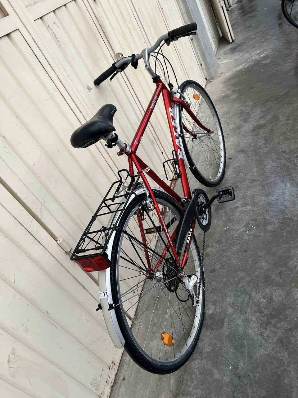 پاسکیل  RACER
حجم ٢٨
مارکە سویسری 
بالەی ئەوروپی 
٨-٣ کێڕەکانی
سیتم shimano 
جملخەکانی پلاستیکە
لیرە بەکار نهاتوە 
فریم ٥٨
جسم ئاسنە 
پاسکیلی رێگای دوورە
ناونیشانمان /کلار -رزگاری  بەرابەرشارەوانی
ژ.م ***********
