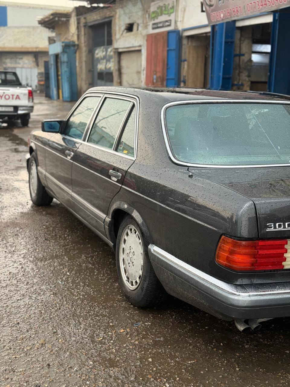مرسيدسـ موديل 1990
E300  _SEL
مصبوغه جماليه بدون اي ضربه
عضمتها جدديده صفاح سياره موس
 كهرباء والضفيره مملعوب بيها
مكانها بغداد/حي القاهره
السعر 135 وبيها مجال انشالله
***********
