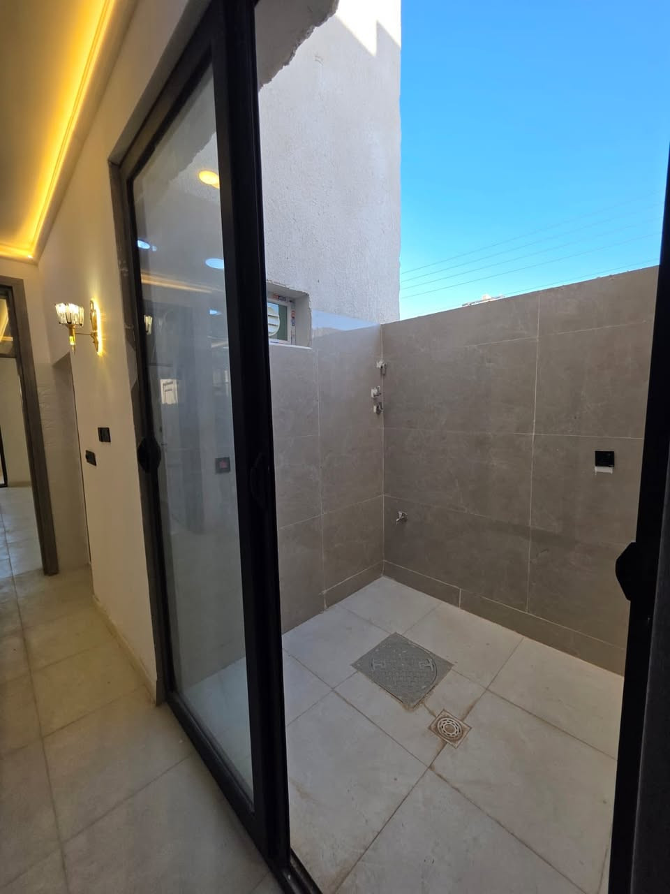 � الموقع: الدورة – البوعيثة – مجمع العيثاوي 

🏡 بيت سكني مميز
📐 المساحة: 100 متر
🔹 طابق ونص
🛏️ غرفتين نوم
🛋️ صالة
👩‍🍳 مطبخ
🚿 خدمات كاملة

💰 سعر مناسب
📞 للاستفسار:***********
