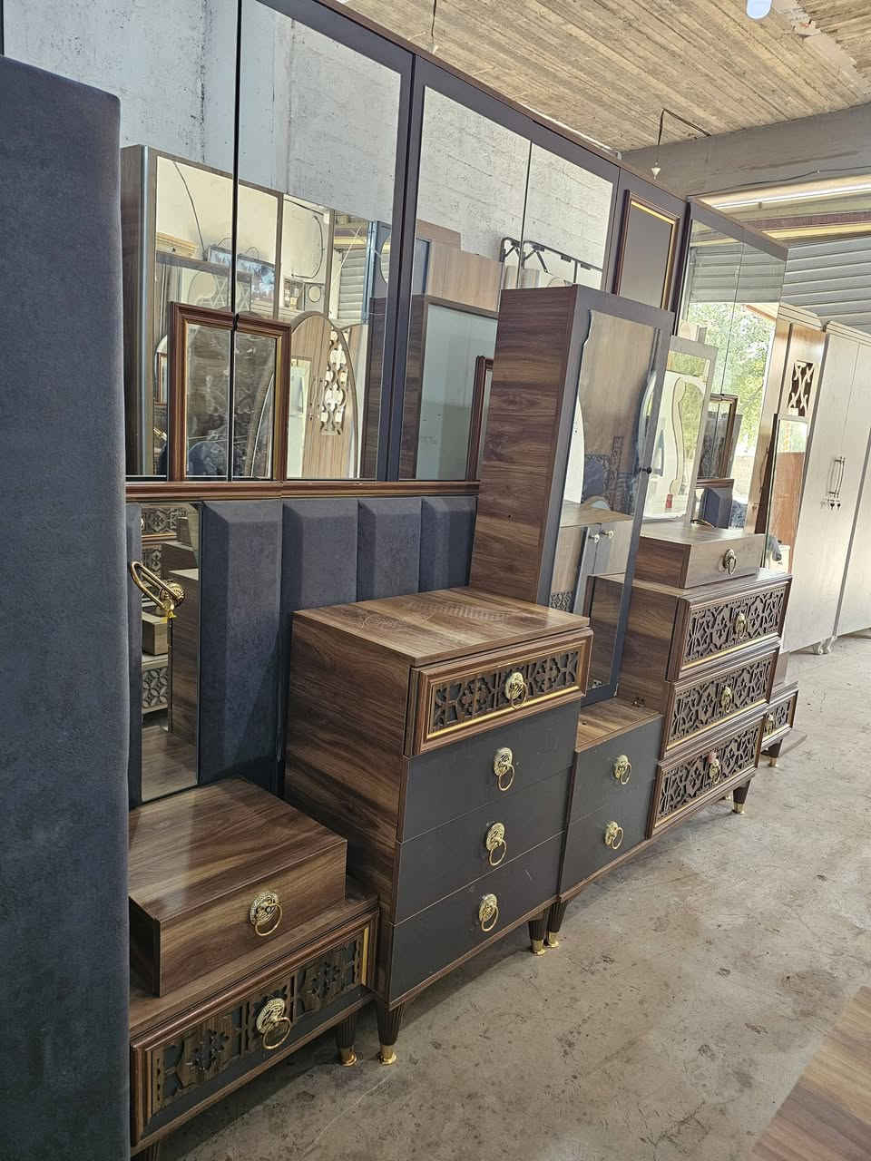 غرفه نوم تسع قطع ابو البيبان سعره مليون ويا شد وين نقل؟》***********》***********》
