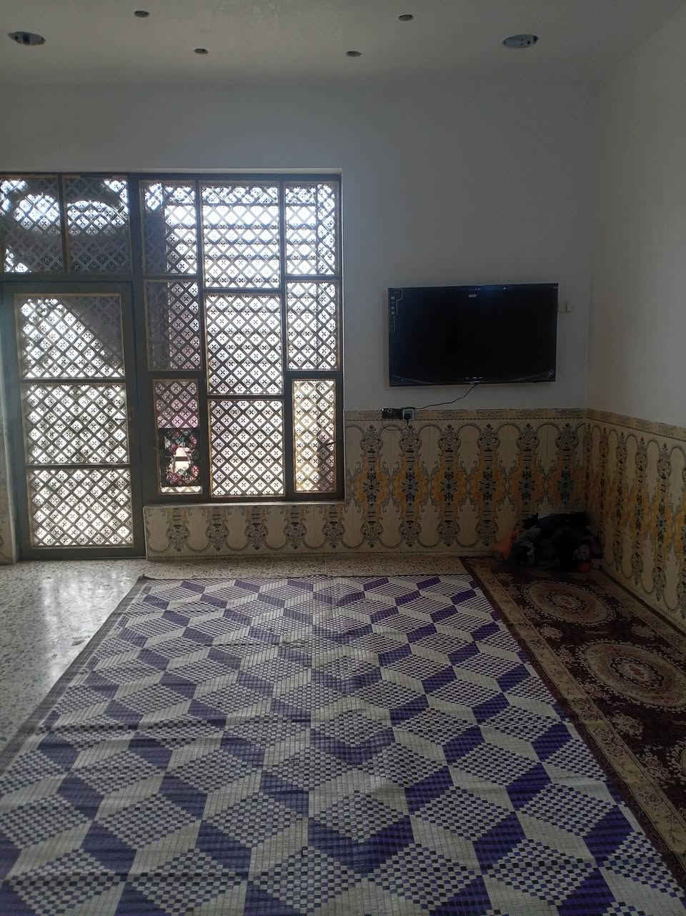 إسلام عليكم عندي قطعه أثمن ميت متر بيه تلاثه محلات وبيت  سند خمسه وعشرين 
*********** المراجعه خاص واتساب
