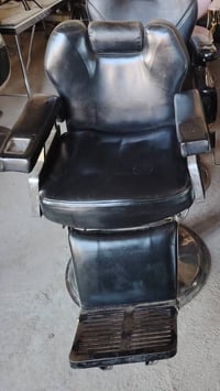 مغسلة شعر • كراسي ٢ • مرايات ٢