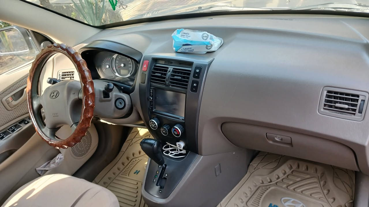 سلام عليكم
من رخصت الادمن
توسان 2009 للبيع 
خليجي 
رقم انگليزي 
بابل
سنويه 2031
هزه جديده
بئسمنه 
تحويل ثاني يوم 
مكينه وكير جديد
تدفئه وتبريد شغال
بيه كارت مثل مموضح بل صوره 
وبيه بارد بحافه البنيد 
بيه جراد قليل
السياره نضيفه مال جناي 
السعر: 120 وبيه مجال بسيط 
العنوان: كربلاء طويريج 
التوصيل علا الخاص او الاتصال بل رقم: ***********
