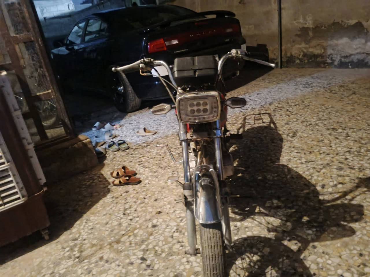 السلام عليكم دراجه اربعه قير تايجر موديل 21 اوراق سعره 300 ابوي مجال وهذا رقمي***********
