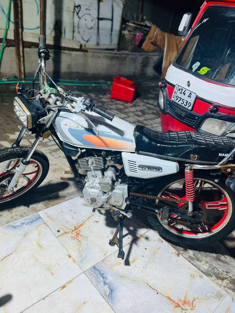 السلام عليكم دراجه ايراني سلف كامله دراجه كلش نظيفه محركه مقفول ما مفتوح مكان بصره حي طارق السعر 250 قفل 240 ما تصير قفلها 250 عينه ولايتو كامله ناقصها بس بادري***********
