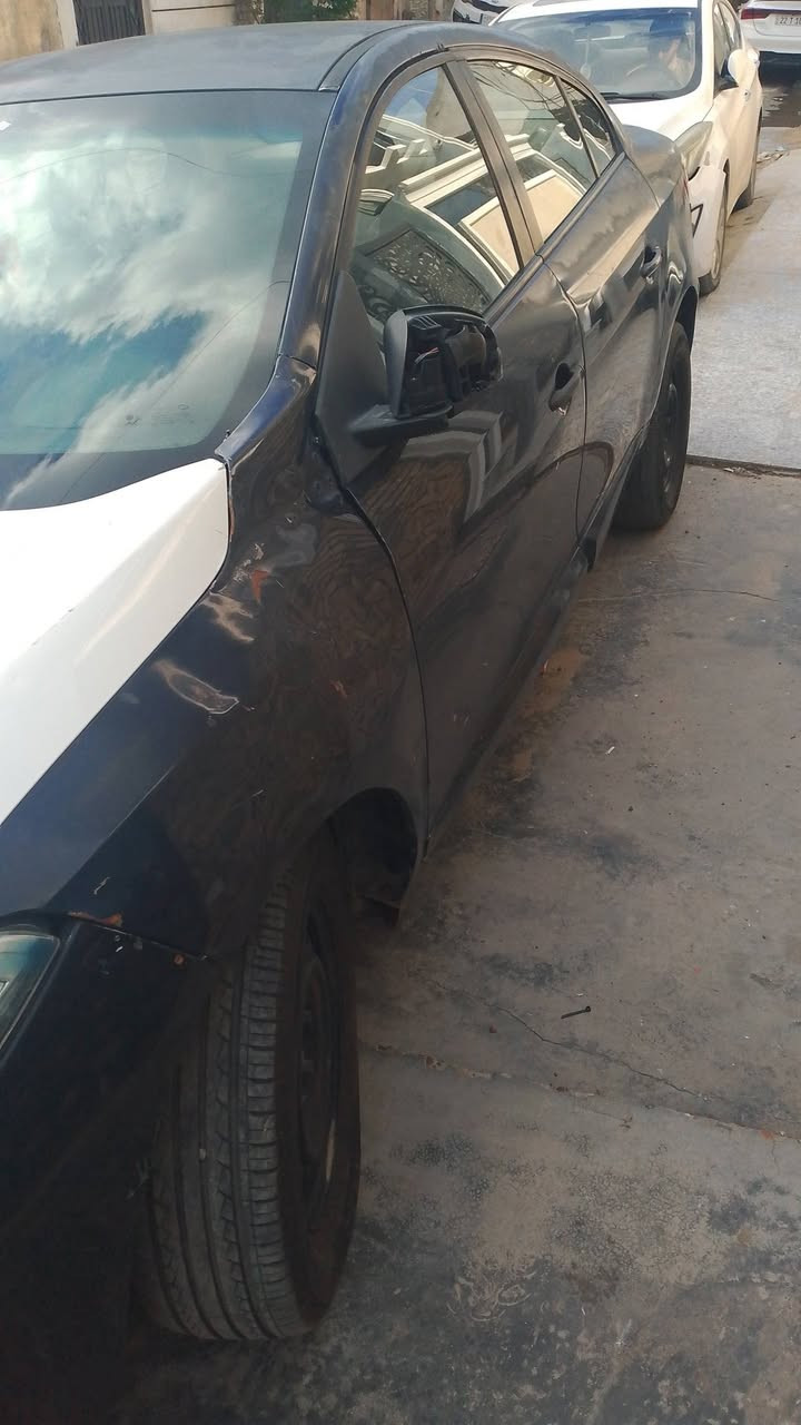 السلام عليكم رينو فلونس مودل 2011  مكينه نيسان تيدا بلاد كير AT  امبدل بنيد ودعاميه رقم  اربيل هزه جديده السعر 49 وبيها مجال مكان السياره بغداد الدورة ***********
