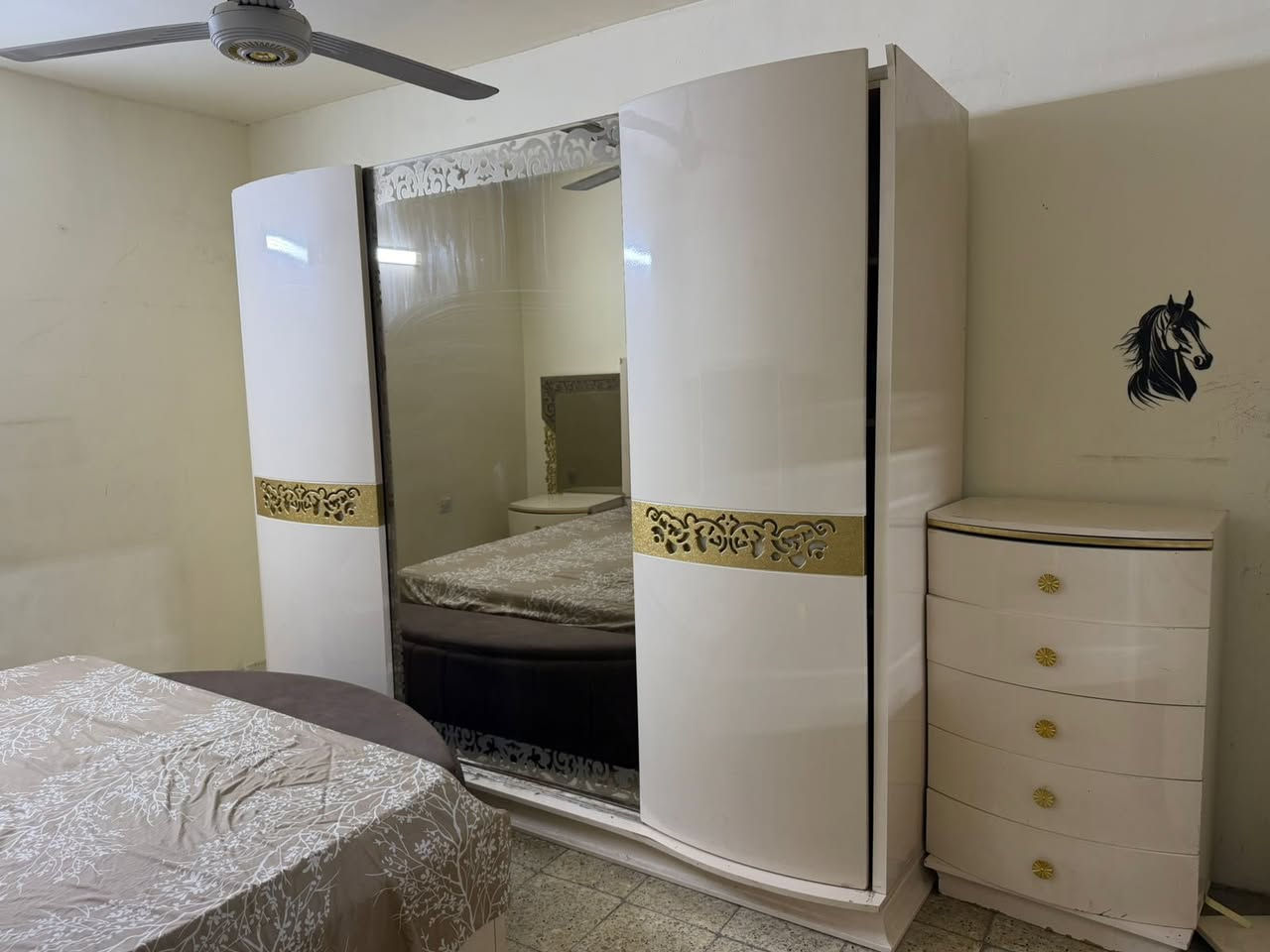 غرفة نوم تركية ٨قطع نظافة ٨٠ بالمية للبيع الي يريدهة يراسلني خاص العنوان بغداد الدورة شارع الشرطة أو يتصل على هذا الرقم *********** بي واتساب
