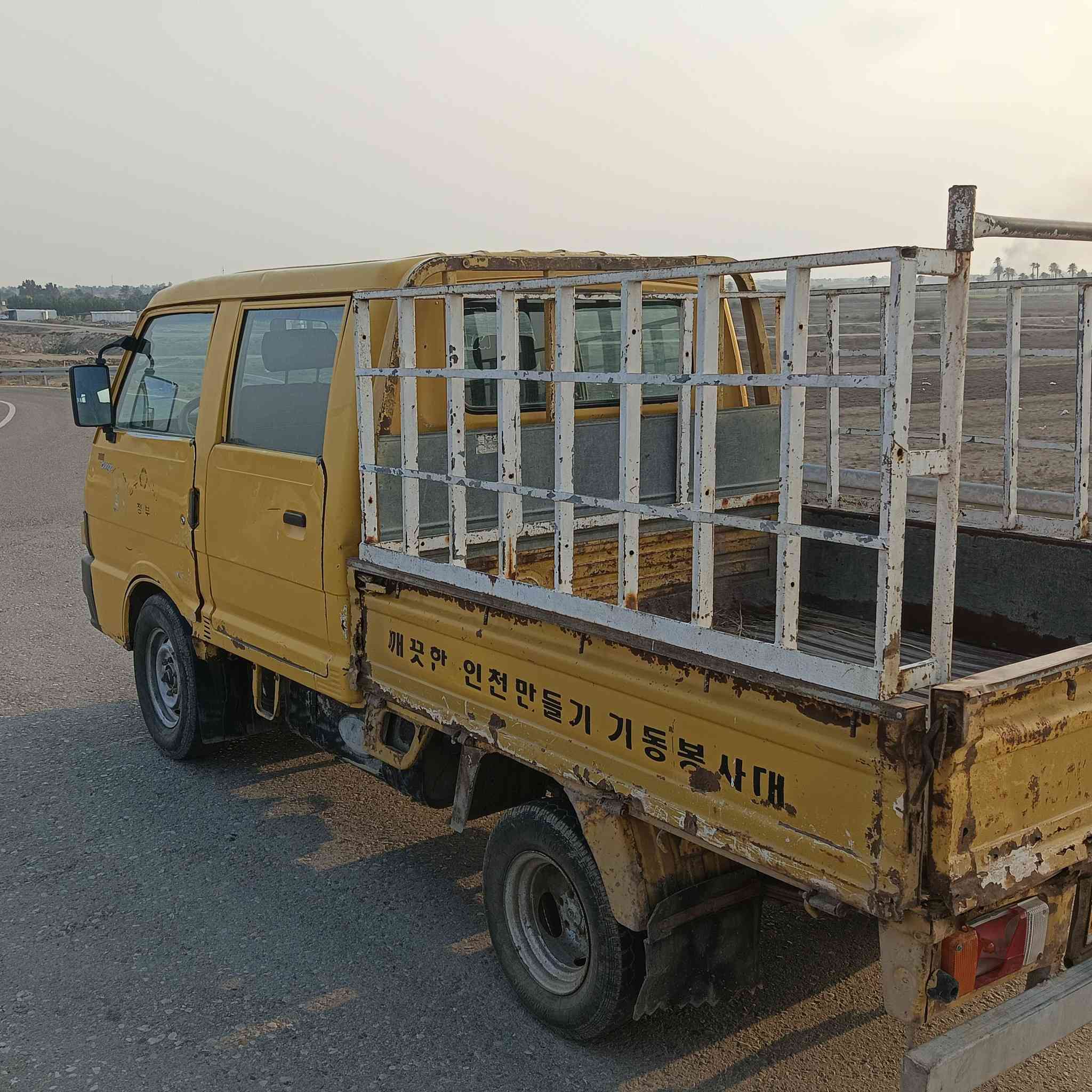 سلام عليكم .....للبيع..... كيا بنگو دبل لون اصفر بلادي موديل 94مسجله بلسنويه95 رقم بغداد  انكليزي بأسمي تحويل ثاني يوم ...رقم شاصي ولقمارة.....رقم اشعار جديد بداية شهر3.... هزة جديده ......شاصي مكفول من الفطر ....كير... محرك ....اكسل.... كهربائيات....كله نضيف .....التايرات كلهن بدلتهن جدد قبل فترة .... السياره مال جناي ...مكان السيارة بغداد/الرشيد ***********
