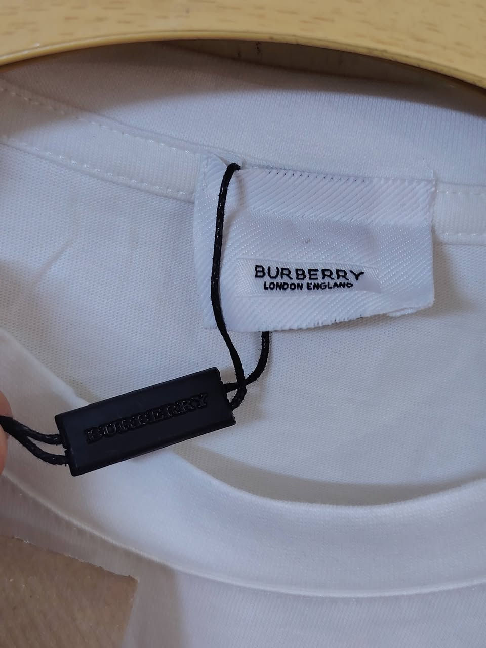 تشيرت بربري اصلي قطن وكالة 
قياس M
تابع الصفحه.فقط ماركات


**إذا كنت صاحب هذا الإعلان وتريد حذفه لأي سبب، رجاءا أرسل رسالة إلى الدعم الفني**