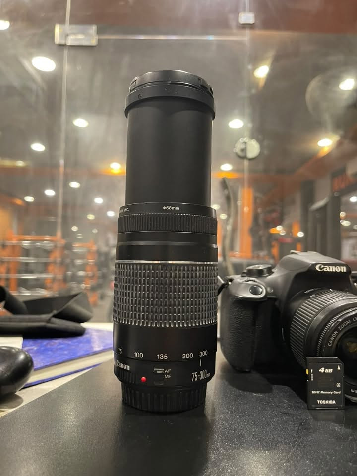 � للبيع: كاميرا Canon EOS 1200D بحالة ممتازة

المحتويات:
✅ كاميرا Canon EOS 1200D
✅ عدسة Canon EF-S 18-55mm الأصلية
✅ عدسة Canon Zoom EF 75-300mm الأصلية
✅ حقيبة حمل
✅ ستاند
✅ كارت ذاكرة SD
✅ الحزام الأصلي
✅ الكارتونة الأصلية

📌 الكاميرا نظيفة وشغالة 100%، وما بيها أي مشاكل.

💰 السعر: (475 الف)

📍 الموقع: (بغداد)

📩 للاستفسار أو التواصل 
***********
