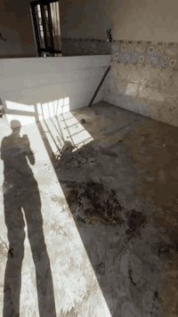 من بعد السلام كادر متفرَّغ تريد تكمل بيتك ومحتار؟؟  وييانه ابد  لا تحت...