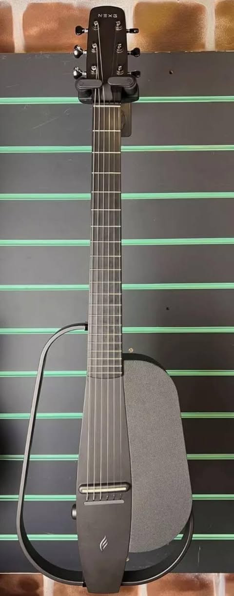 ‎كيتار ENYA NEXG ذكي | كهربائي + سماعة مدمجة | حالة ممتازة

الوصف:
كيتار ENYA NEXG الأصلي، كيتار ذكي حديث بتصميم عصري وصوت احترافي.
يشتغل بدون أمبليفاير لأن بيه سماعة مدمجة، ومناسب للعزف بالبيت أو السفر.

المواصفات:

سماعة داخلية قوية

بلوتوث + مؤثرات مدمجة

يدعم التسجيل

شحن USB

خفيف الوزن وسهل الحمل

مناسب للمبتدئين والمحترفين

الحالة:
نظيف جدًا 

اللون:
أسود 

السعر النهائي 250 الف واصل لباب بيتك 
للتواصل خاص او على رقم ***********
