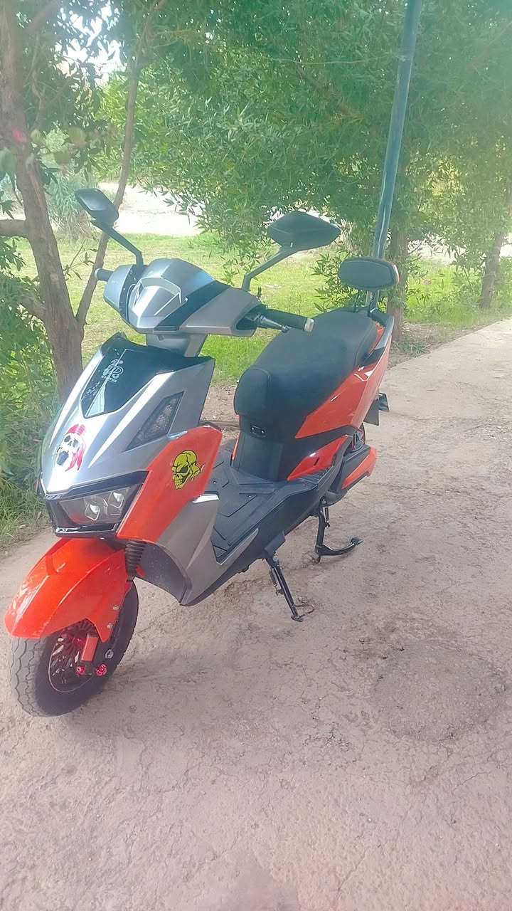 السلام عليكم
دراجة شحن سكنس ماتركس 2025 للبيع 
مواصفات الدراجة 
6 بطاريات مسطرة 
بريكات ABS
تمشي 60 الى 70 km 
بلوتوث
اربع سرع حقيقي 
دبل اشارة + عالي ناصي رماش 
نضام بك مكاني بغداد اليوسفيه السعر 650 وبيه مجال


**إذا كنت صاحب هذا الإعلان وتريد حذفه لأي سبب، رجاءا أرسل رسالة إلى الدعم الفني**