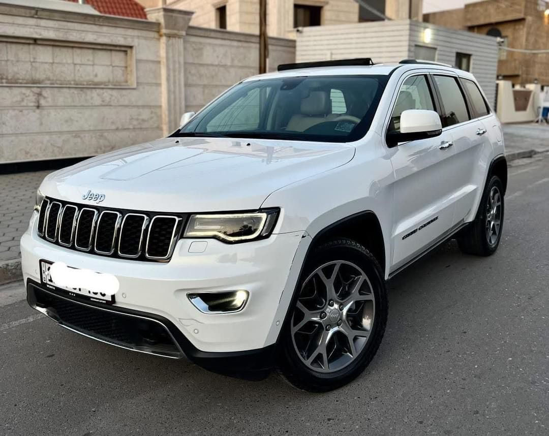 السلام عليكم جيب كراند شيروكي لمتدد 19 خليجي بااسمي هزه جديده سنويه ل٣٢ مااكتب كليشه طويله فول السياره للاخير سونارهه مرفق مع الصور السعر ٣٠$ السياره موجوده بالانبار الاتصال ***********
