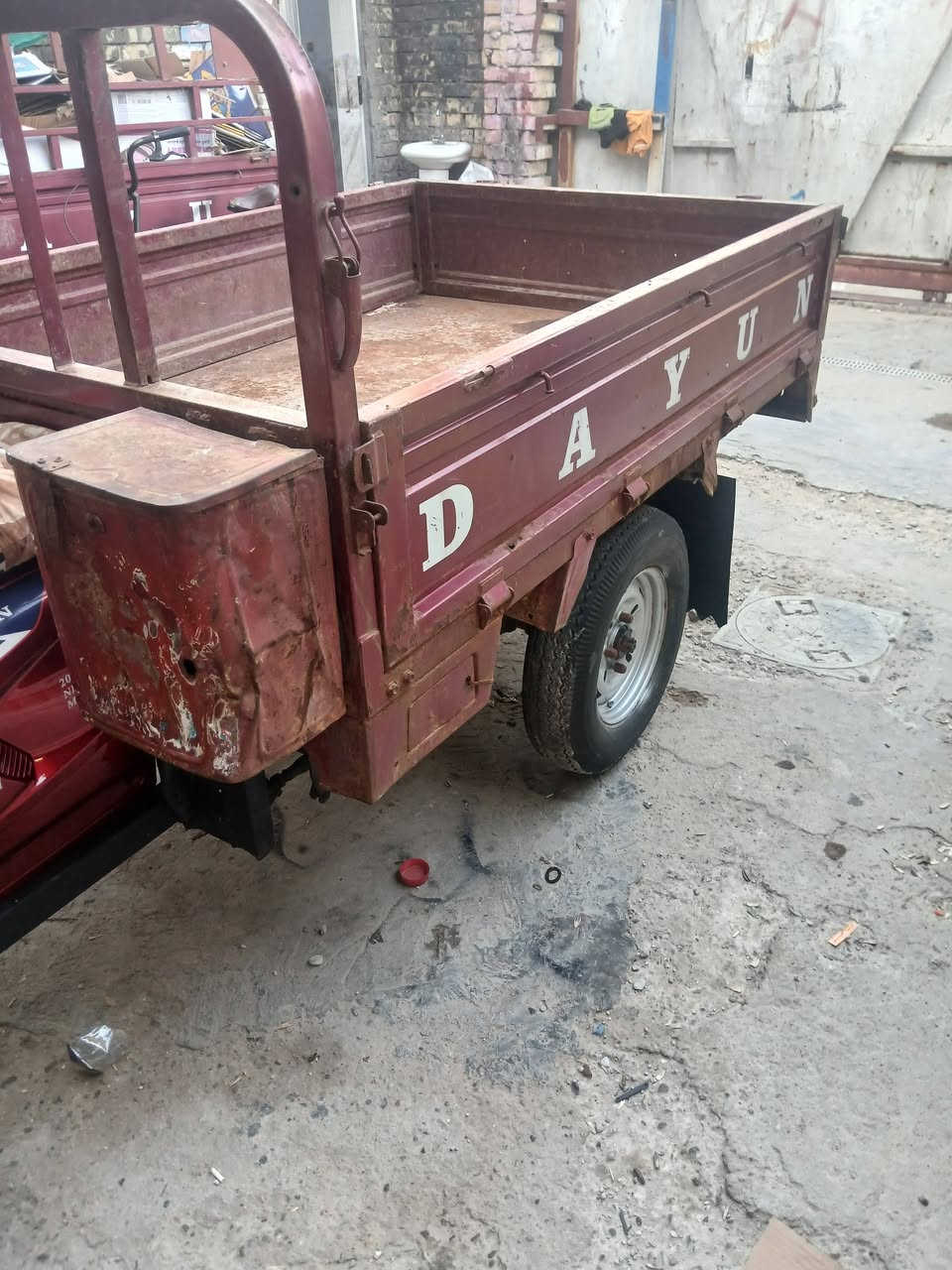 السلام عليكم ستوته للبيع موديل ٢٠١٦ حلو مابيه خياس مكينه نضيفه اورق كامله ٦٥٠ وبيه مجال مكاني بل زعفرانيه ***********
