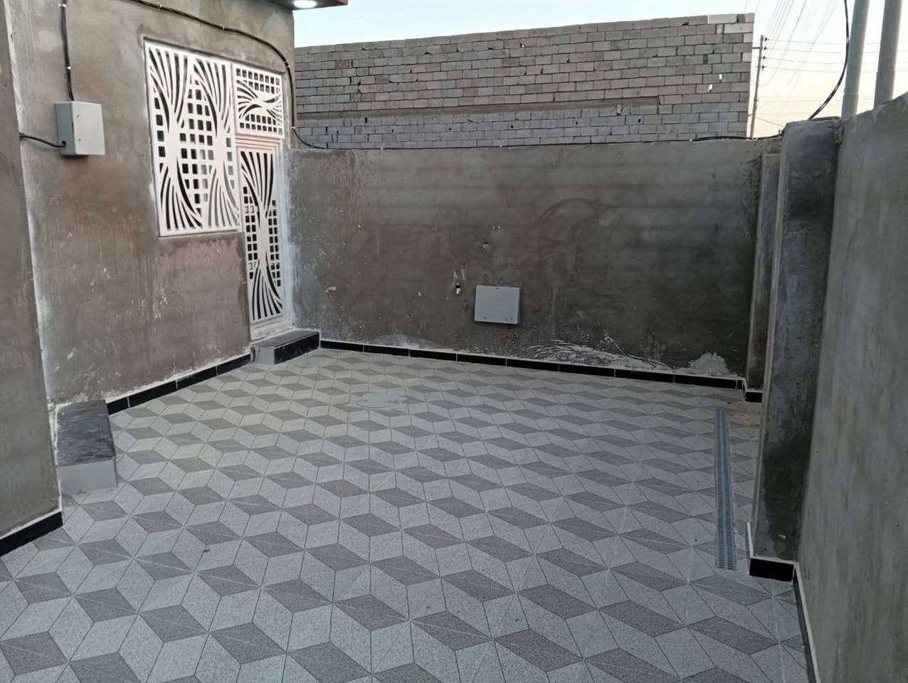يعلن مكتب عقارات الاصدقاء عن وجود بيت طابو عراقي زراعي في ابو الخصيب كوت الحمداني  عن مساحه 200 م   ويحتوي البيت على كراج + دوانيه+ مطبخ + صاله+ غرفتين نوم+ صحيات داخليه وخارجيه  /// علمن انه البيت جديد وجاهز للسكن  ///  السعر المطلوب /// 85 ///وقابل للتفاوض الاستفسار على هاذه الرقم***********
