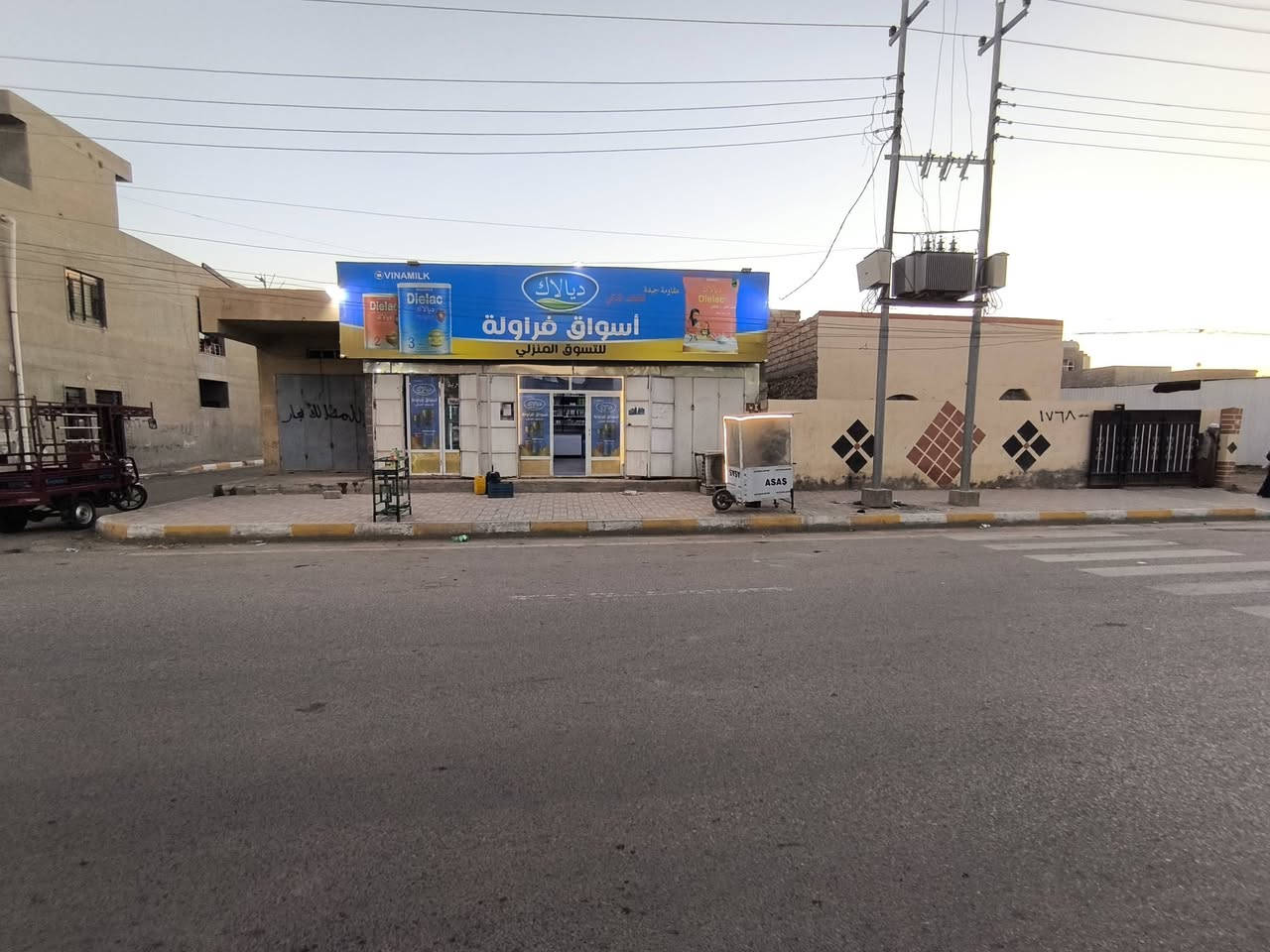 سلام عليكم من رخصة ادمن اسواق معروضة للبيع منطقة الرمادي تأمين /قادسيه 2/عدم التفرغ الها بسبب ضروف دراسة جامعة
بسعر مناسب 
الرفوف من احسن انواع الموجودة في السوق بعدهن جدد
البرادات بحالة ممتازة جداً 
للتواصل ***********
