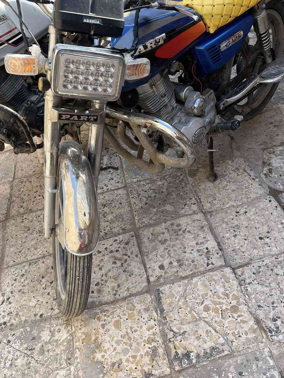 سلام عليكم بارت مرقم
شاصي ١٩ 
الغراض ٢٥ 
محرك ٢٣ ناعم كلش ترايك وين ما تريد 
دبلات امامي جدد
كشن مغلف جديد 
دشبول جديد 
مفتوحه مره وحده صاله يومين من نفتحت 
دراجه ما متعوبه حلوه وما مشتغله دلفري بحياته 
رقم مميز حلو 
نقصه الاشاير عوزهن ربط وباتري عوزه شحن وتيزاب 
دراجه بسمي سنويه لحد ٢٠٣٠
شرط تحويل ما بيع بدون تحويل 

مكاني ناصريه حي شهداء 
***********
900قفل
