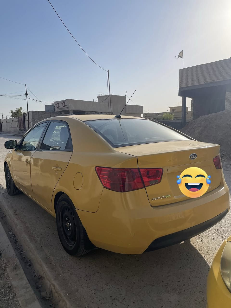 السلام عليكم كيا فورتي موديل ٢٠١٣ ضررها من امريكى باب الصدر تبديل وهنا بالعراق بيها جاملغ خلفي جهه اليمنه من غير دواخل سياره بيها منظومه غاز تخم تاير صدر نص عمر كير مجفته النمره الأولى فقط مكينه خير من الله مامفتوحه البيع أو المراوس بالنترا مضلع السعر ٩٠ المكان بغداد المعامل السياحي رقم بغداد الاتصال على الرقم ***********
