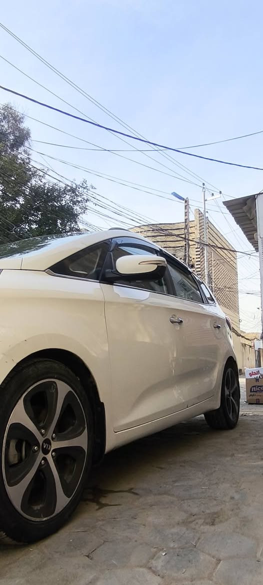 كارينزا للبيع
كارينزا 2014 4 سلندر 2000 مكفول عام بس اكو كم مكان جرد ب صبغ مبين بصور  ماشيه 200الف للاستفسار وتساب ***********
